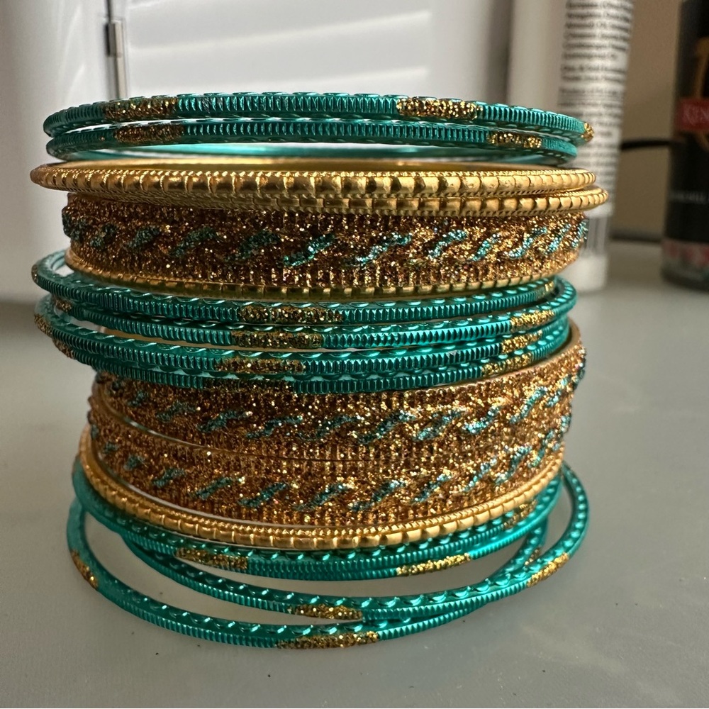 Turquoise and Gold Stackable Bangle Bracelet Set - Women Jewelry new never worn